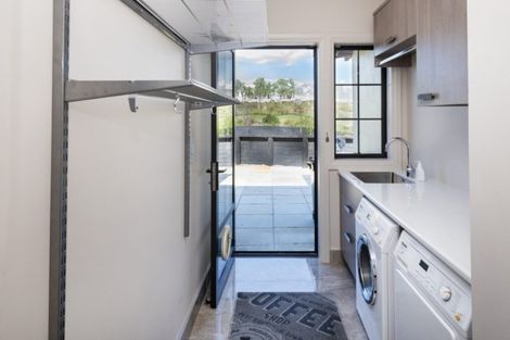 Photo of property in 32 Brownhill Road, Whitford, Manurewa, 2576