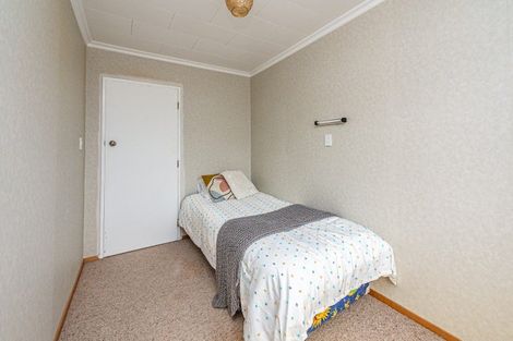 Photo of property in 35 Weraroa Road, Waverley, 4510