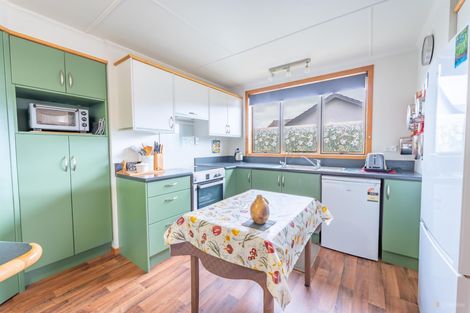 Photo of property in 8 Moorhouse Street, Waimate, 7924