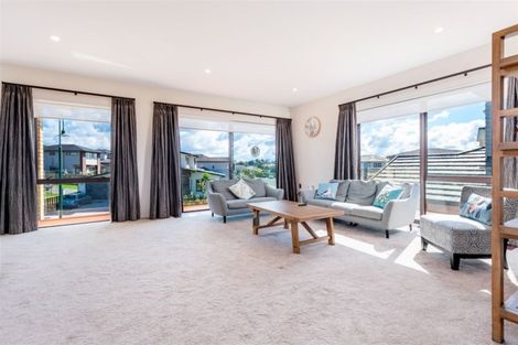 Photo of property in 21 Midhurst Avenue, Henderson, Auckland, 0612