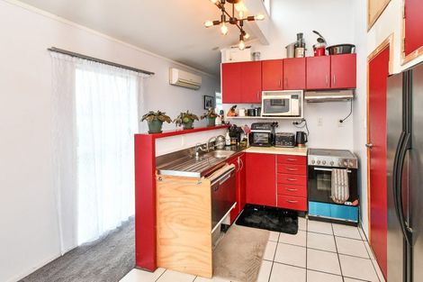 Photo of property in 43 Burundi Avenue, Clendon Park, Auckland, 2103