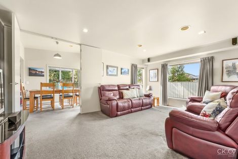 Photo of property in 18 Arahiwi Grove, Tirohanga, Lower Hutt, 5010