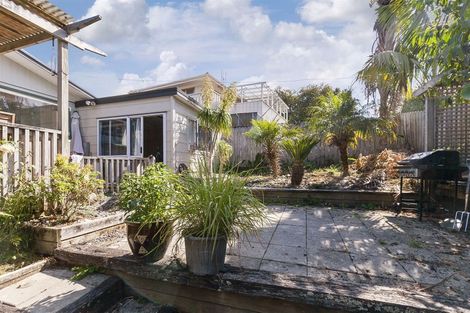 Photo of property in 8 John Dee Crescent, Red Beach, 0932