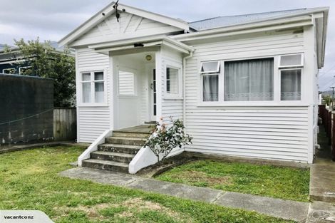 Photo of property in 16 Toru Street, Lyall Bay, Wellington, 6022