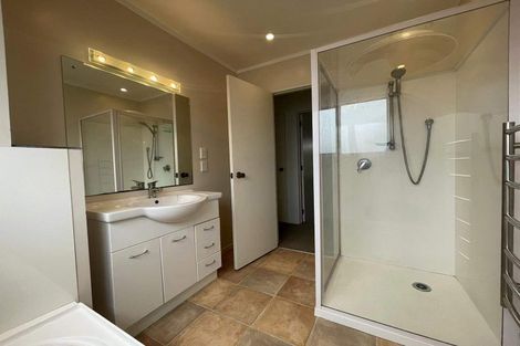 Photo of property in 6 Thalia Place, Totara Vale, Auckland, 0629