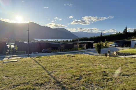 Photo of property in 16 Akitu Rise, Wanaka, 9305