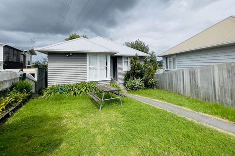 Photo of property in 152 Avondale Road, Avondale, Auckland, 1026