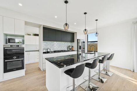 Photo of property in 67 Vaucluse Heights, Fitzherbert, Palmerston North, 4410