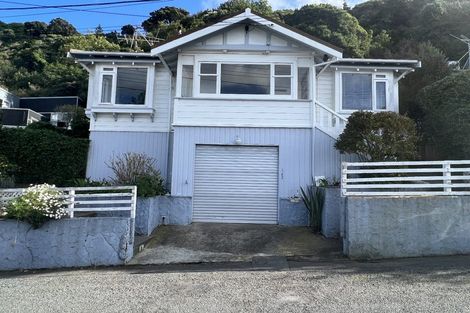 Photo of property in 162 Sutherland Road, Lyall Bay, Wellington, 6022