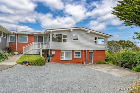 Photo of property in 39 Oakleigh Street, Maungaraki, Lower Hutt, 5010