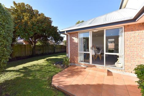 Photo of property in 4 Rosefield Lane, Northcote, Christchurch, 8052