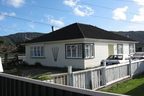 Photo of property in 166 Main Road, Wainuiomata, Lower Hutt, 5014