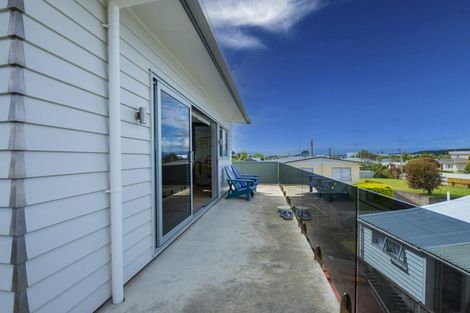 Photo of property in 18 Robbie Street, Foxton Beach, Foxton, 4815