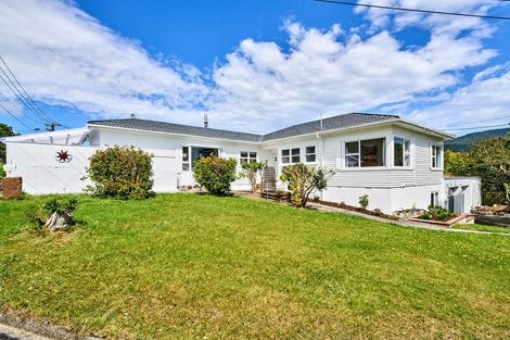 Photo of property in 35 Allen Terrace, Tawa, Wellington, 5028