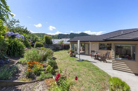 Photo of property in 21 Cascade Way, Paraparaumu, 5032