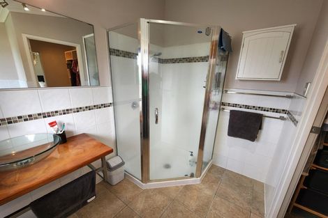 Photo of property in 12 The Glade South, Pukekohe, 2120