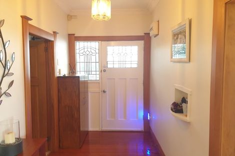 Photo of property in 18 Queens Drive, Kilbirnie, Wellington, 6022