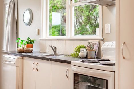 Photo of property in 16 Komata Grove, Waitangirua, Porirua, 5024