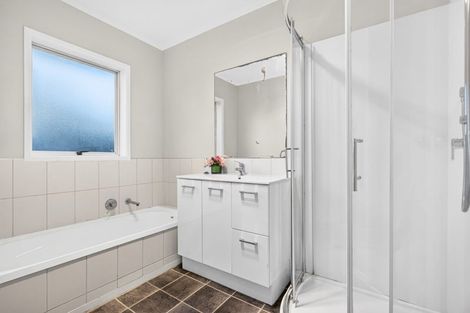 Photo of property in 5 Bittern Place, Henderson, Auckland, 0610
