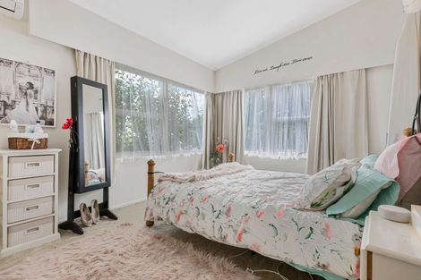 Photo of property in 10 Clendon Place, Manurewa, Auckland, 2102