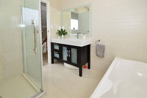 Photo of property in 19 Orewa Heights Crescent, Orewa, 0931