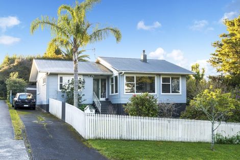 Photo of property in 60 Hilling Street, Titirangi, Auckland, 0604