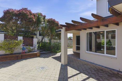 Photo of property in 10 Metzenthin Close, Raumati South, Paraparaumu, 5032