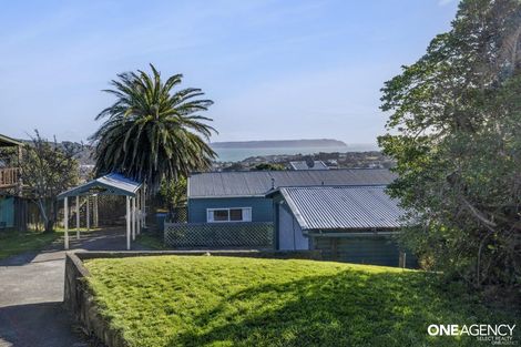 Photo of property in 129 Gloaming Hill, Titahi Bay, Porirua, 5022