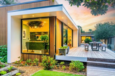 Photo of property in 76 Tennis Court Road, Raumati South, Paraparaumu, 5032