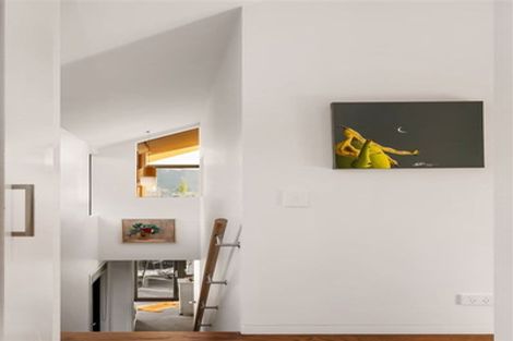 Photo of property in 2 Hammerton Lane, Heathcote Valley, Christchurch, 8022