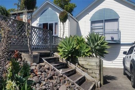 Photo of property in 25 Mallard Place, Unsworth Heights, Auckland, 0632