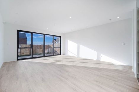 Photo of property in 12 Waimarie Drive, Karaka, 2578