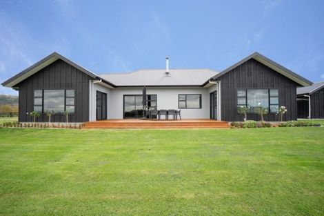 Photo of property in 30 Westwood Drive, Aokautere, Palmerston North, 4471