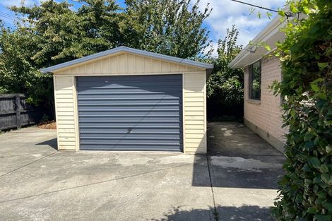 Photo of property in 135 Avonhead Road, Avonhead, Christchurch, 8042