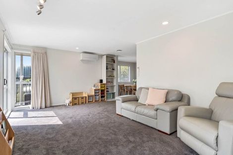 Photo of property in 13 Tree View Avenue, Glenfield, Auckland, 0629