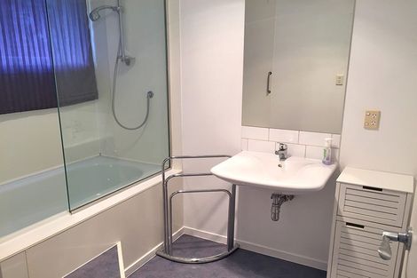 Photo of property in 2/82 Forrest Hill Road, Forrest Hill, Auckland, 0620