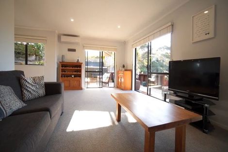 Photo of property in 2/36 Greenvalley Rise, Glenfield, Auckland, 0629