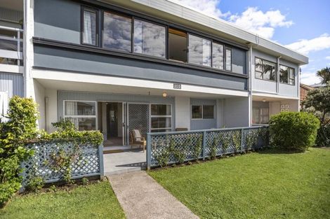 Photo of property in 2/103 Vauxhall Road, Narrow Neck, Auckland, 0624