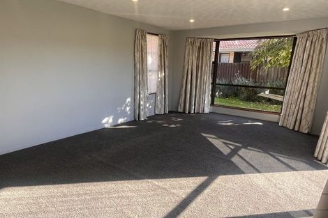 Photo of property in 32 Karnak Crescent, Russley, Christchurch, 8042