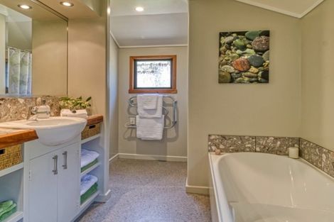 Photo of property in 2 Ritchie Place, Havelock North, 4130