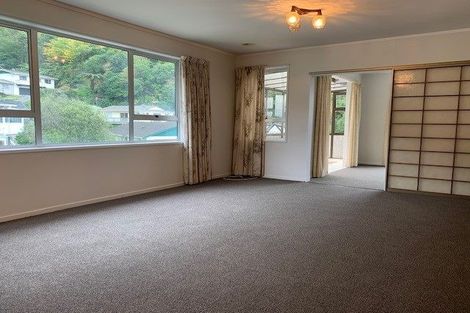 Photo of property in 15 Fyvie Avenue, Tawa, Wellington, 5028