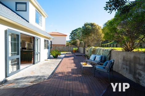 Photo of property in 13 Kilkelly Close, Tawa, Wellington, 5028