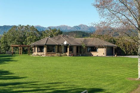 Photo of property in 14 Pukematawai Lane, Levin, 5571