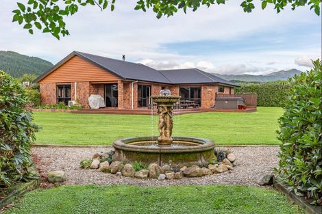 Photo of property in 66 Pohutukawa Drive, Levin, 5571
