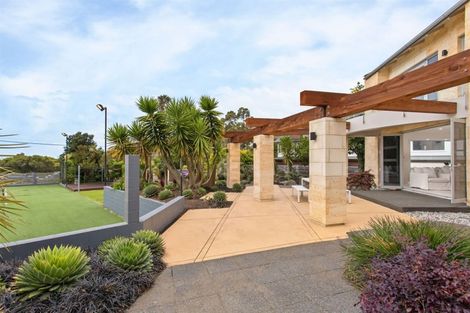 Photo of property in 92 Mccormacks Bay Road, Mount Pleasant, Christchurch, 8081