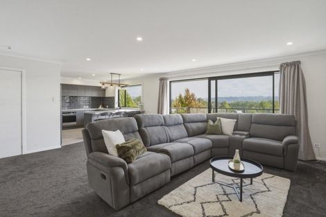 Photo of property in 21 Braeside, Kinmont Park, Mosgiel, 9024