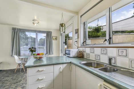 Photo of property in 1b Nandana Drive, Glen Eden, Auckland, 0602