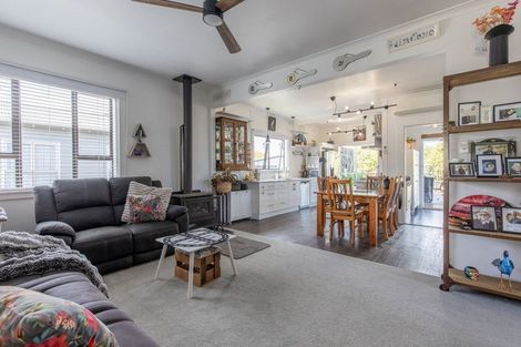 Photo of property in 13 Waverley Street, Waipawa, 4210