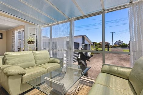 Photo of property in 9 Roy Terrace, Moturoa, New Plymouth, 4310