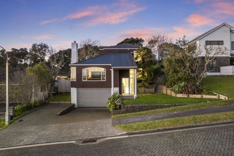 Photo of property in 11 Chedworth Drive, Glenfield, Auckland, 0629